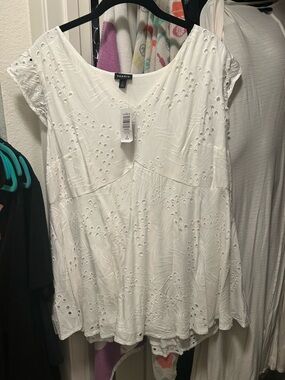 torrid White Eyelet V-Neck Cap Sleeve Tunic